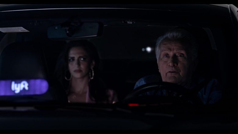 Lyft Car Driven by Martin Sheen as Robert in Grace and Frankie Season 6 Episode 11 The Laughing Stock (2)