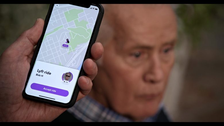 Lyft Mobile App in Grace and Frankie Season 6 Episode 11 The Laughing Stock (2020)