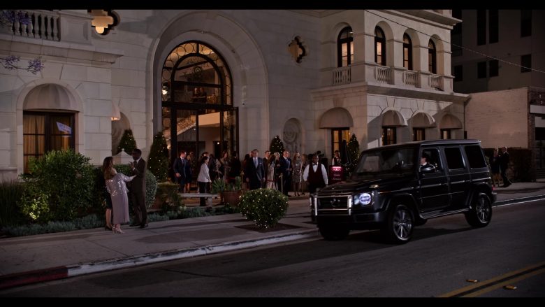 Mercedes-Benz G-Class SUV in Grace and Frankie Season 6 Episode 3 The Trophy Wife (1)