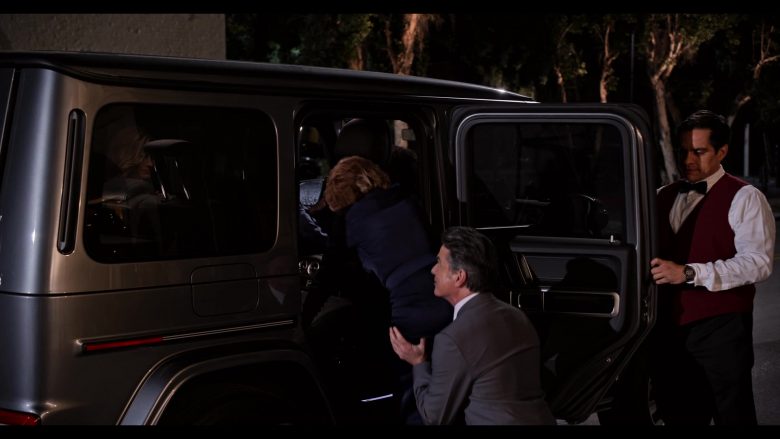 Mercedes-Benz G-Class SUV in Grace and Frankie Season 6 Episode 3 The Trophy Wife (2)