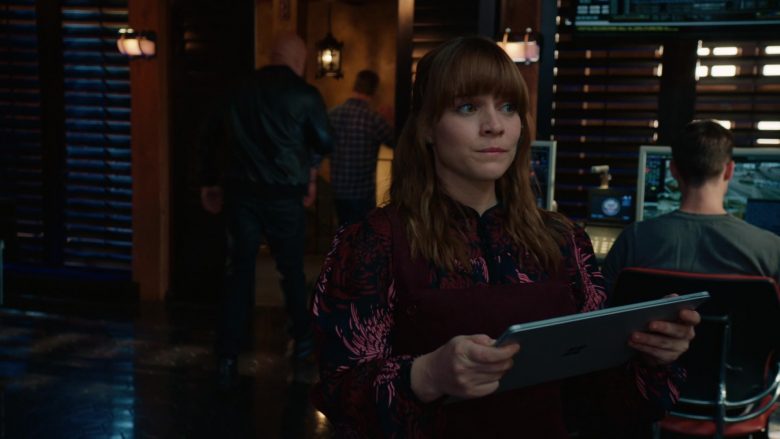 Microsoft Surface Tablet Used by Renée Felice Smith as Nell Jones in NCIS Los Angeles Season 11 Episode 12 Groundwork (3)