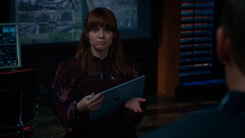 Microsoft Surface Tablet Used by Renée Felice Smith as Nell Jones in NCIS Los Angeles Season 11 Episode 12 Groundwork (4)