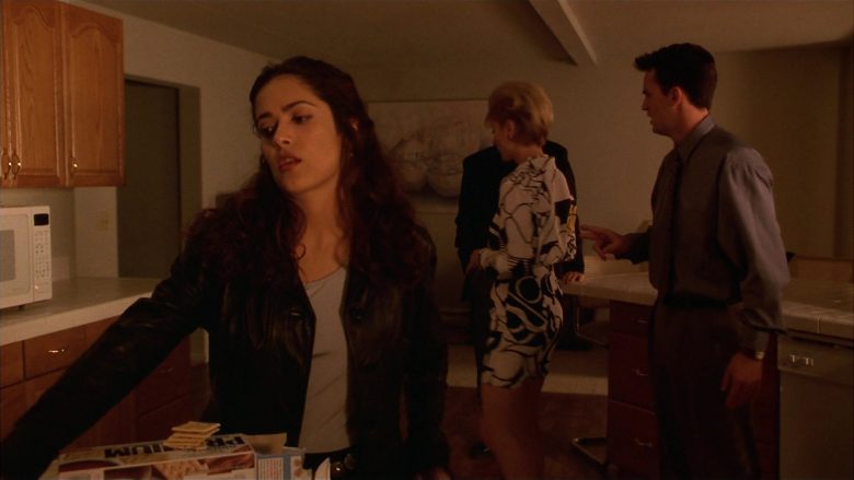 Nabisco Premium Crackers Enjoyed by Salma Hayek as Isabel Fuentes-Whitman in Fools Rush In (3)
