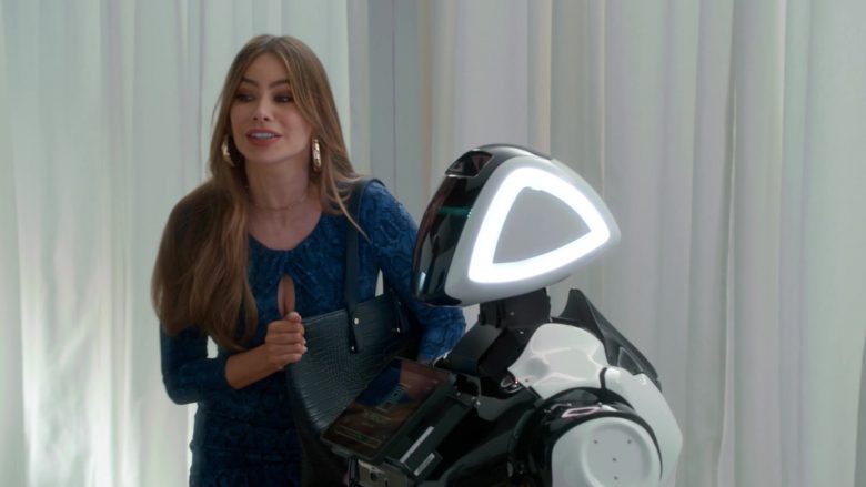 Promobot V.4 Robot in Modern Family Season 11 Episode 10 The Prescott (8)
