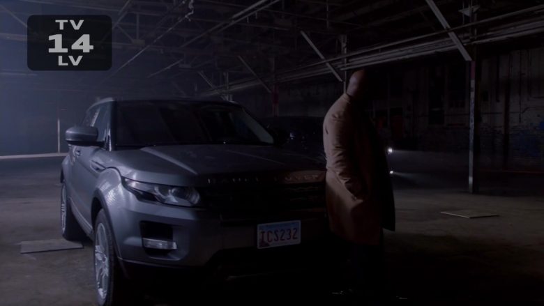 Range Rover Car in Chicago P.D. Season 7 Episode 12 The Devil You Know (1)