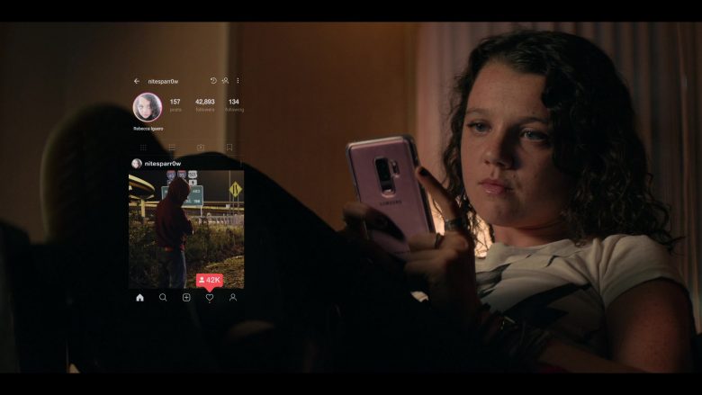 Samsung Galaxy Smartphone Used by Stefania LaVie Owen as Rebecca Iguero in Messiah Season 1 Episode 6 We Will Not All Sleep