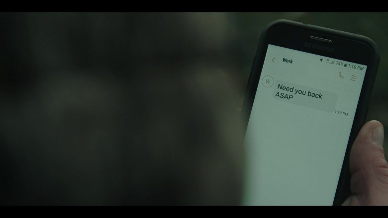 Samsung Galaxy Smartphone in The Outsider Season 1 Episode 2 Roanoke (2020)