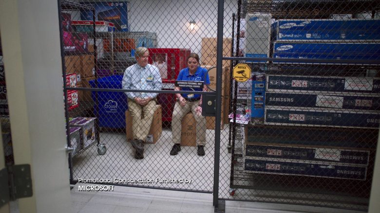 Samsung TV Boxes in Superstore Season 5 Episode 13 (3)