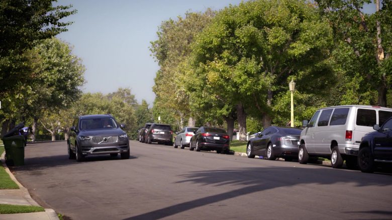 Volvo Car Used by Jeff Garlin in Curb Your Enthusiasm Season 10 Episode 2 (2020)