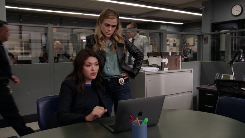 Apple MacBook Laptop Computer in Manifest Season 2 Episode 5 Coordinated Flight (2020)