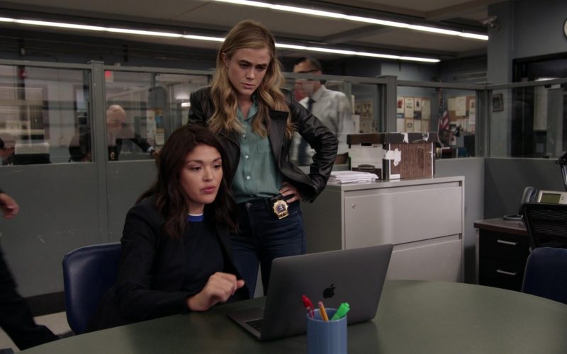 Apple MacBook Laptop Computer in Manifest Season 2 Episode 5 Coordinated Flight (2020)