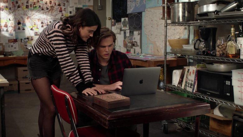 Apple MacBook Laptop Used by Luna Blaise as Olive Stone and Garrett Wareing as TJ Morrison in Manifest (1)