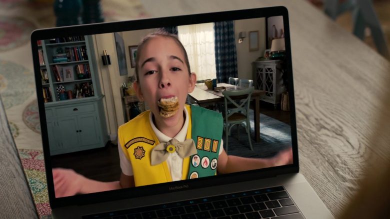 Apple MacBook Pro Laptop Computer in American Housewife Season 4 Episode 13 (1)