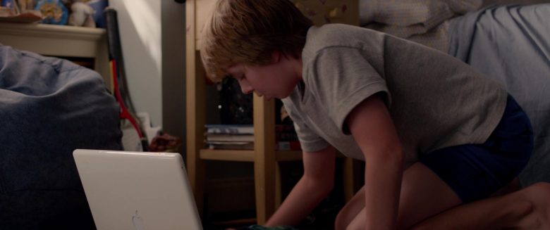 Apple iBook G4 Laptop Used by Ed Oxenbould in Alexander and the Terrible, Horrible, No Good, Very Bad Day (1)