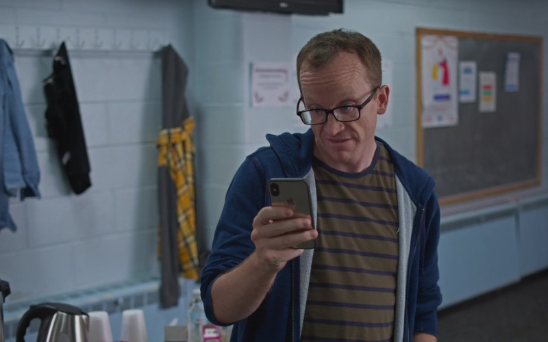 Apple iPhone Smartphone Used by Chris Gethard as Toby in in Awkwafina Is Nora from Queens S01E05