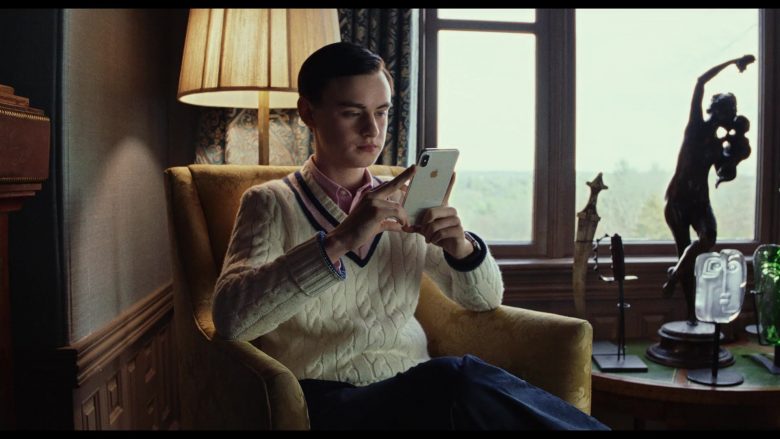 Apple iPhone Smartphone Used by Jaeden Martell as Jacob Thrombey in Knives Out (1)