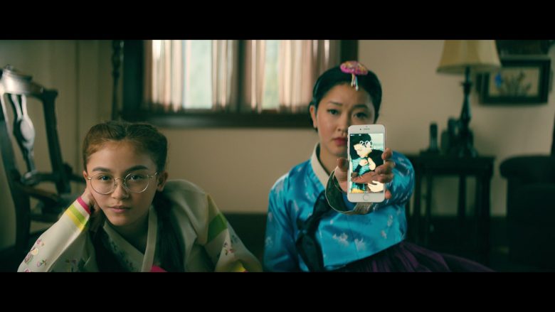Apple iPhone Smartphone Used by Lana Condor as Lara Jean Song Covey in To All the Boys P.S. I Still Love You (1)