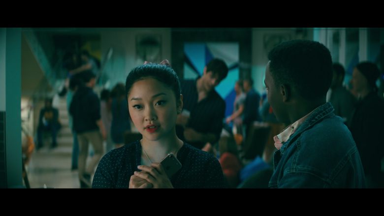 Apple iPhone Smartphone Used by Lana Condor as Lara Jean Song Covey in To All the Boys P.S. I Still Love You (4)