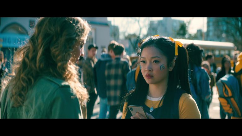 Apple iPhone Smartphone Used by Lana Condor as Lara Jean Song Covey in To All the Boys P.S. I Still Love You (5)