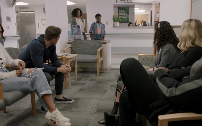 COMME des GARÇONS White Sneakers For Women in All American Season 2 Episode 11 The Crossroads (2020)