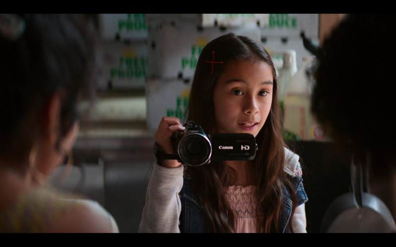 Canon Camcorder in Gentefied S01E07 Brown Love (1)