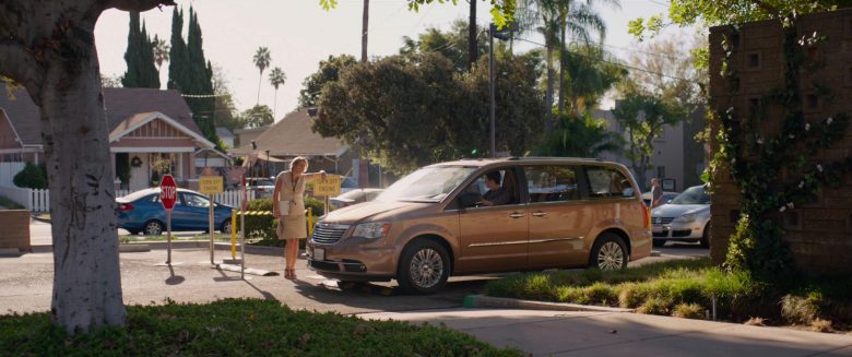 Chrysler Town & Country Car in Alexander and the Terrible, Horrible, No Good, Very Bad Day (5)