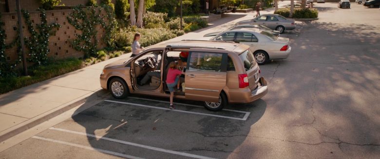 Chrysler Town & Country Car in Alexander and the Terrible, Horrible, No Good, Very Bad Day (9)
