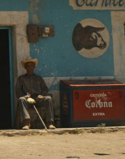 Corona Extra in Narcos Mexico Season 2 Episode 8 (2020)