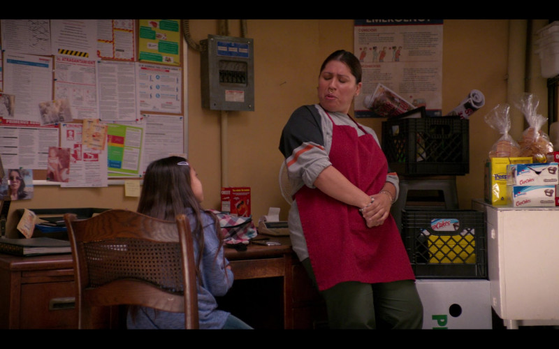 Hostess CupCakes, Peeps, Cheez-It in Gentefied S01E08 Women's Work (2020)