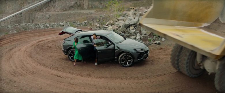 Lamborghini Urus Black Car in Charlie's Angels (4)