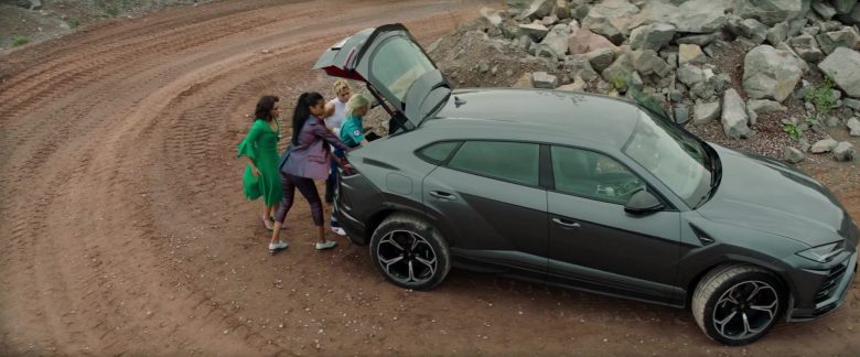 Lamborghini Urus Black Car in Charlie's Angels (6)