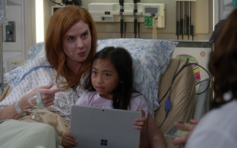 Microsoft Surface Tablets in Grey's Anatomy Season 16 Episode 11 A Hard Pill to Swallow (2)