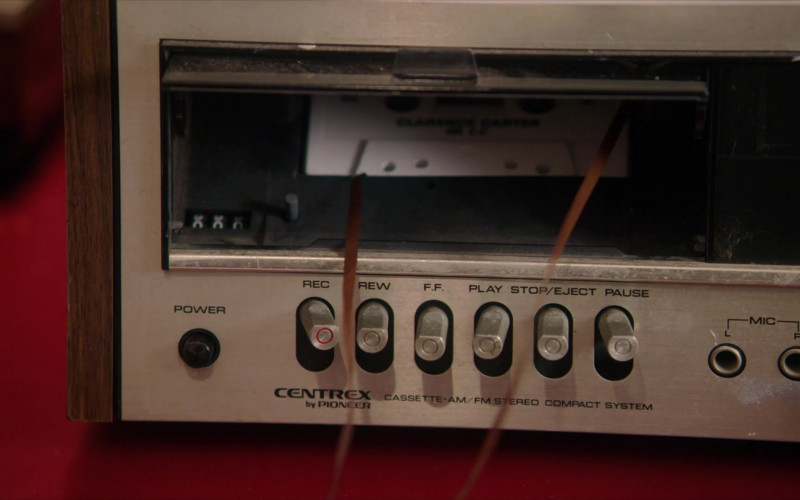 Pioneer Centrex Cassette Stereo Compact System in The Goldbergs S07E15 Dave Kim's Party