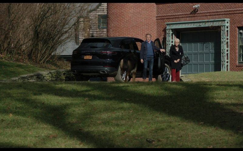 Porsche Cayenne SUV in Knives Out (1)