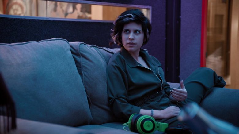 Razer Gaming Headset Used by Ashly Burch as Rachel in Mythic Quest Raven's Banquet Season 1 Episode 4 The Convention (4)