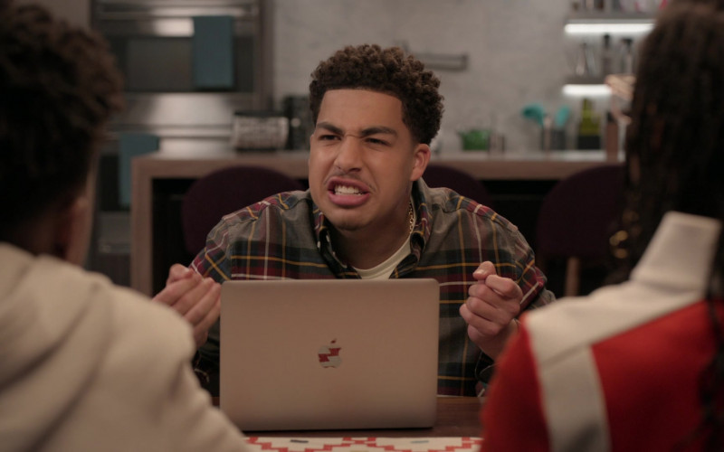Apple MacBook Laptop Used by Marcus Scribner in Black-ish S06E18