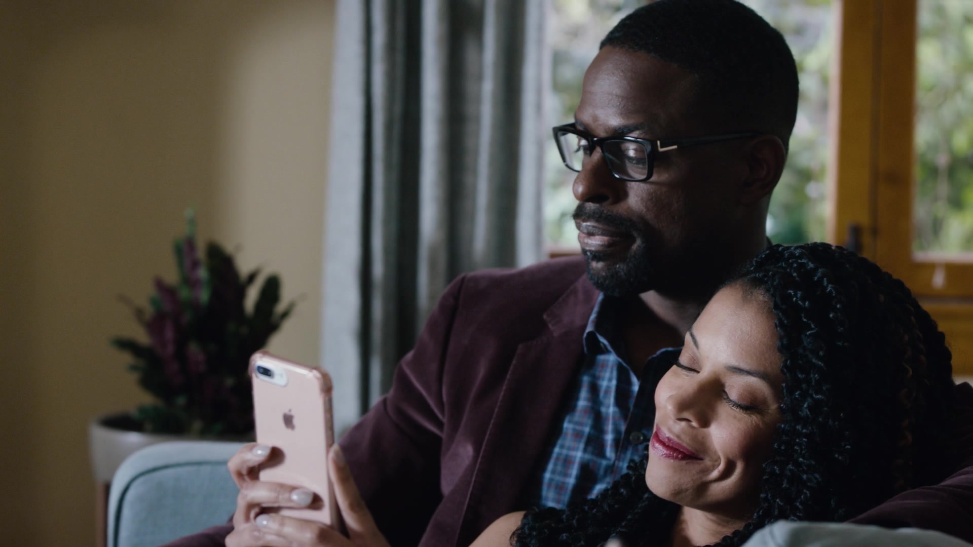 Apple IPhone Mobile Phone Held By Susan Kelechi Watson As Beth (Clarke