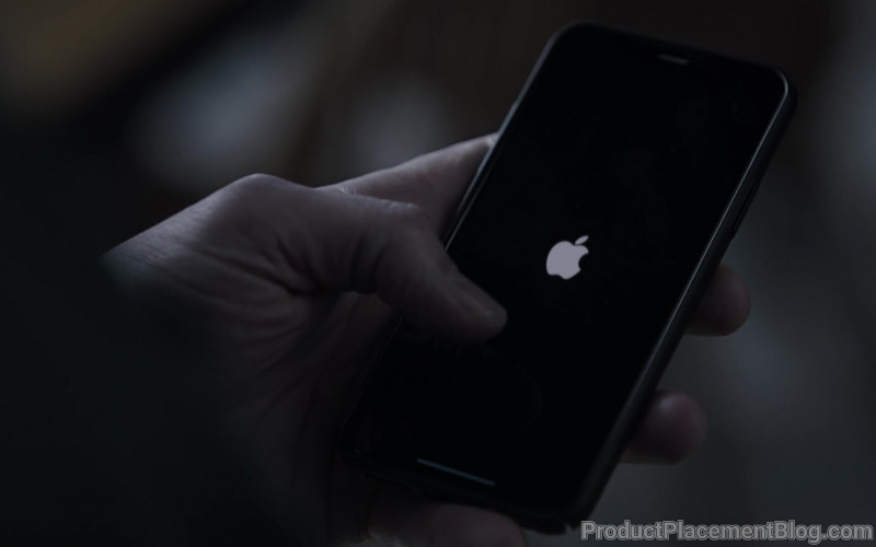 Apple iPhone Smartphone in 9-1-1 Lone Star S01E08 Monster Inside (1)