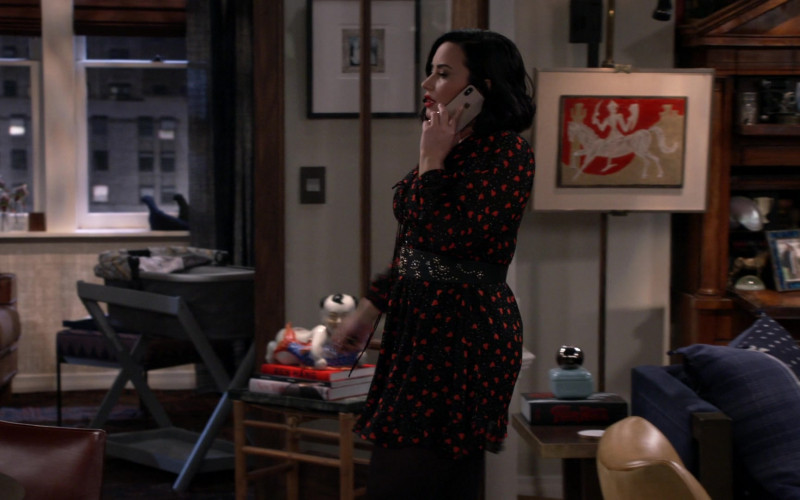Apple iPhone in Will & Grace S11E14 The Favourite (1)