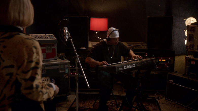 CASIO Digital Piano in Empire S06E14