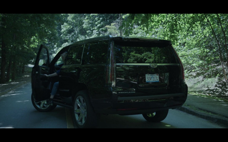 Cadillac Escalade Black SUV Driven by Laura Linney as Wendy Byrde in Ozark S03E03 (1)