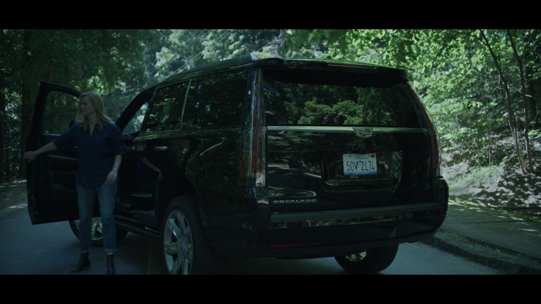 Cadillac Escalade Black SUV Driven by Laura Linney as Wendy Byrde in Ozark S03E03 (2)