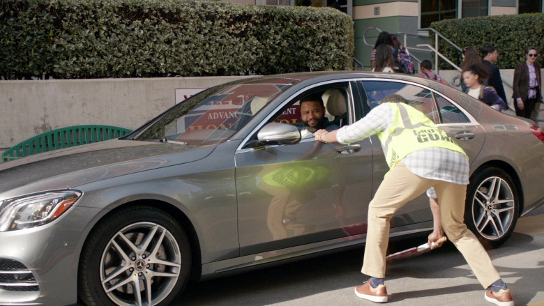 Mercedes-Benz S-Class Car Driven by Anthony Anderson in Black-ish S06E19 (2)