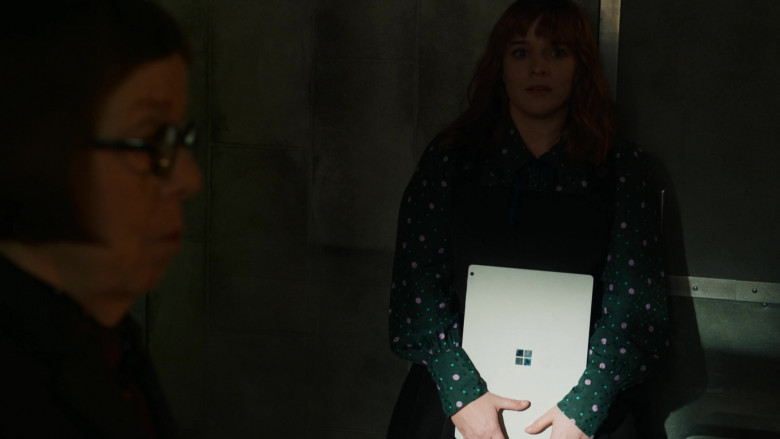 Microsoft Surface Tablet Used by Renée Felice Smith as Special Agent Nell Jones in NCIS Los Angeles (2)