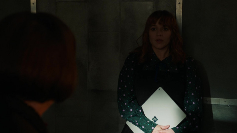 Microsoft Surface Tablet Used by Renée Felice Smith as Special Agent Nell Jones in NCIS Los Angeles (3)