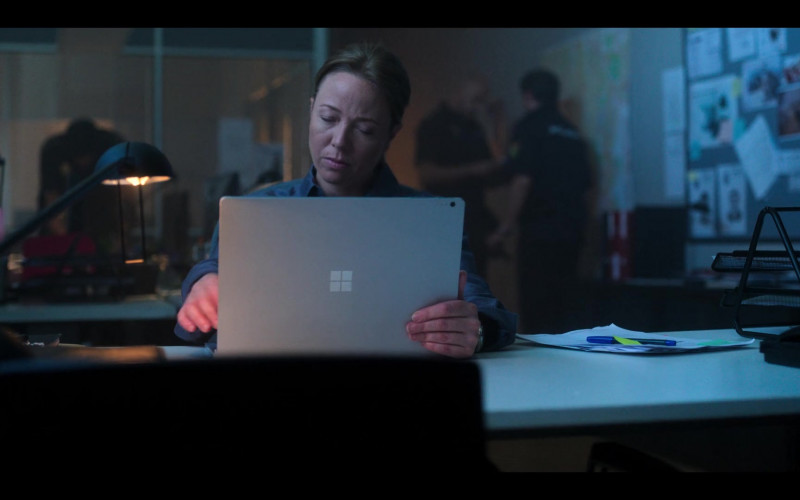 Microsoft Surface in Elite S03E08 "Polo" (2020)