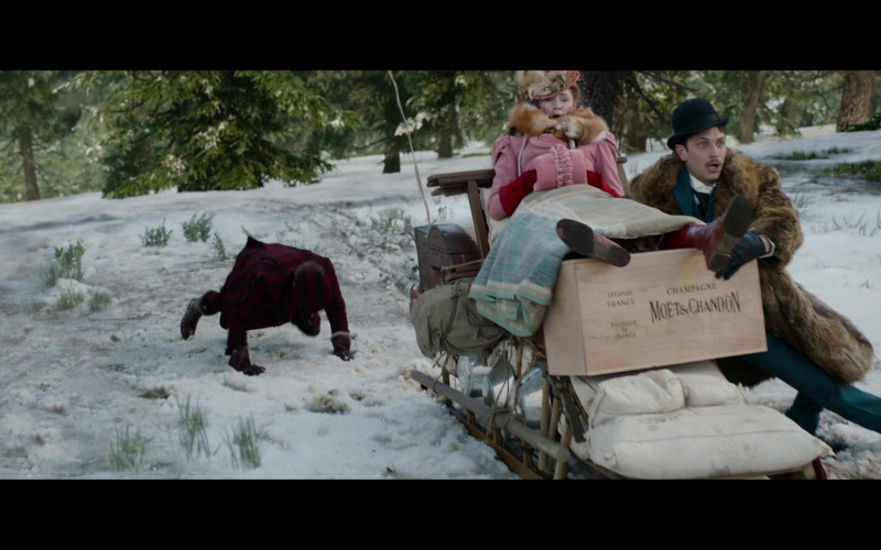 Moët & Chandon Champagne Wood Box in The Call of the Wild (2)