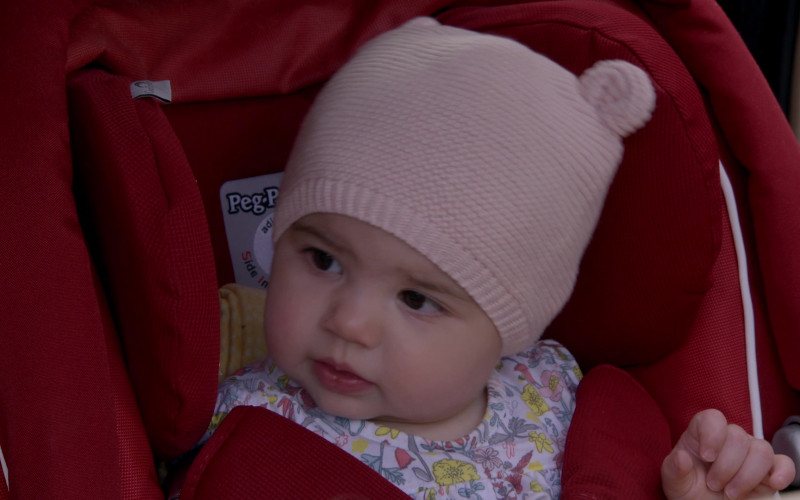 Peg Perego Red Car Seat in Mom S07E18 (1)
