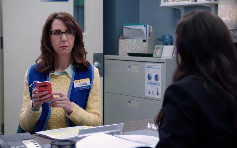 Samsung Galaxy Pink Smartphone Used by Irene White as Carol in Superstore S05E19