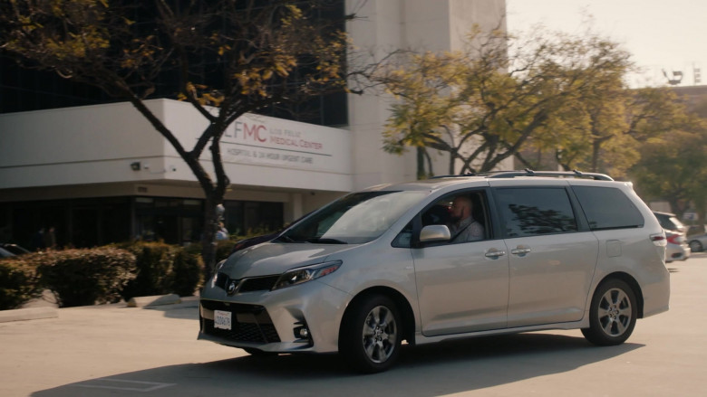 Toyota Sienna Car Driven by Chris Sullivan as Toby Damon in This Is Us S04E18 (2)